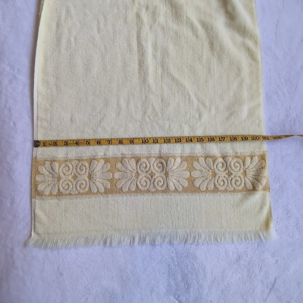 Vintage Cannon Monticello Bath Towel Yellow Santa Cruz Sculpted Floral Fringed